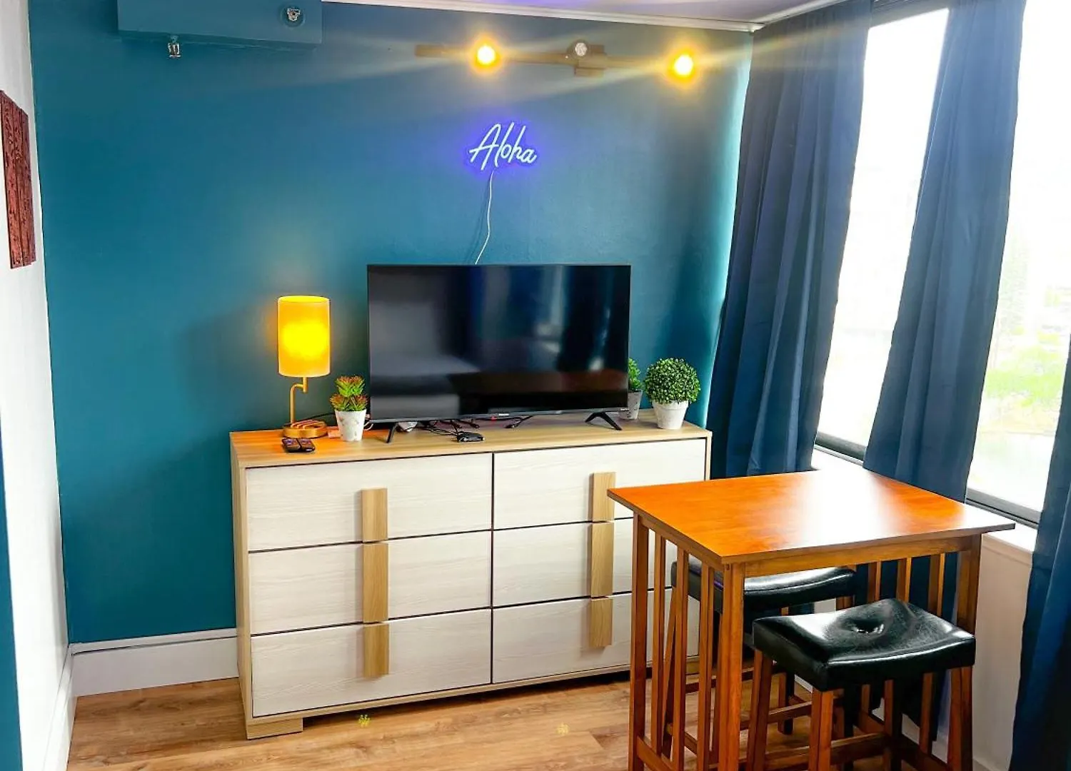 Magical Mountain View Escape Apts Гонолулу